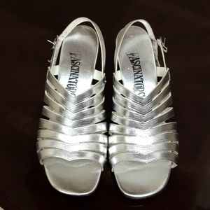 🆑️vintage silver sandals